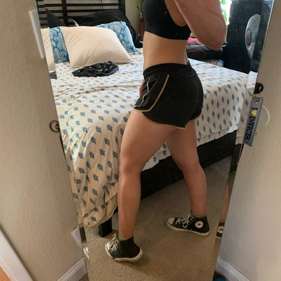 lululemon athletica Pants - EUC Lululemon Super Squad Shorts